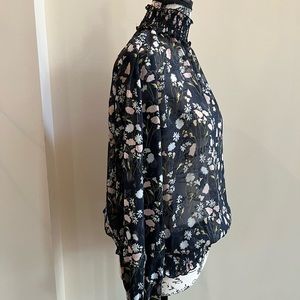Zara floral top -Small fits like medium size. Sheer excellent condition.